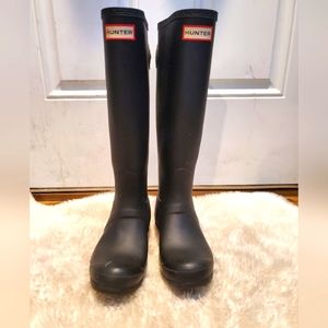 SOLD!! Hunter tall boots matte black